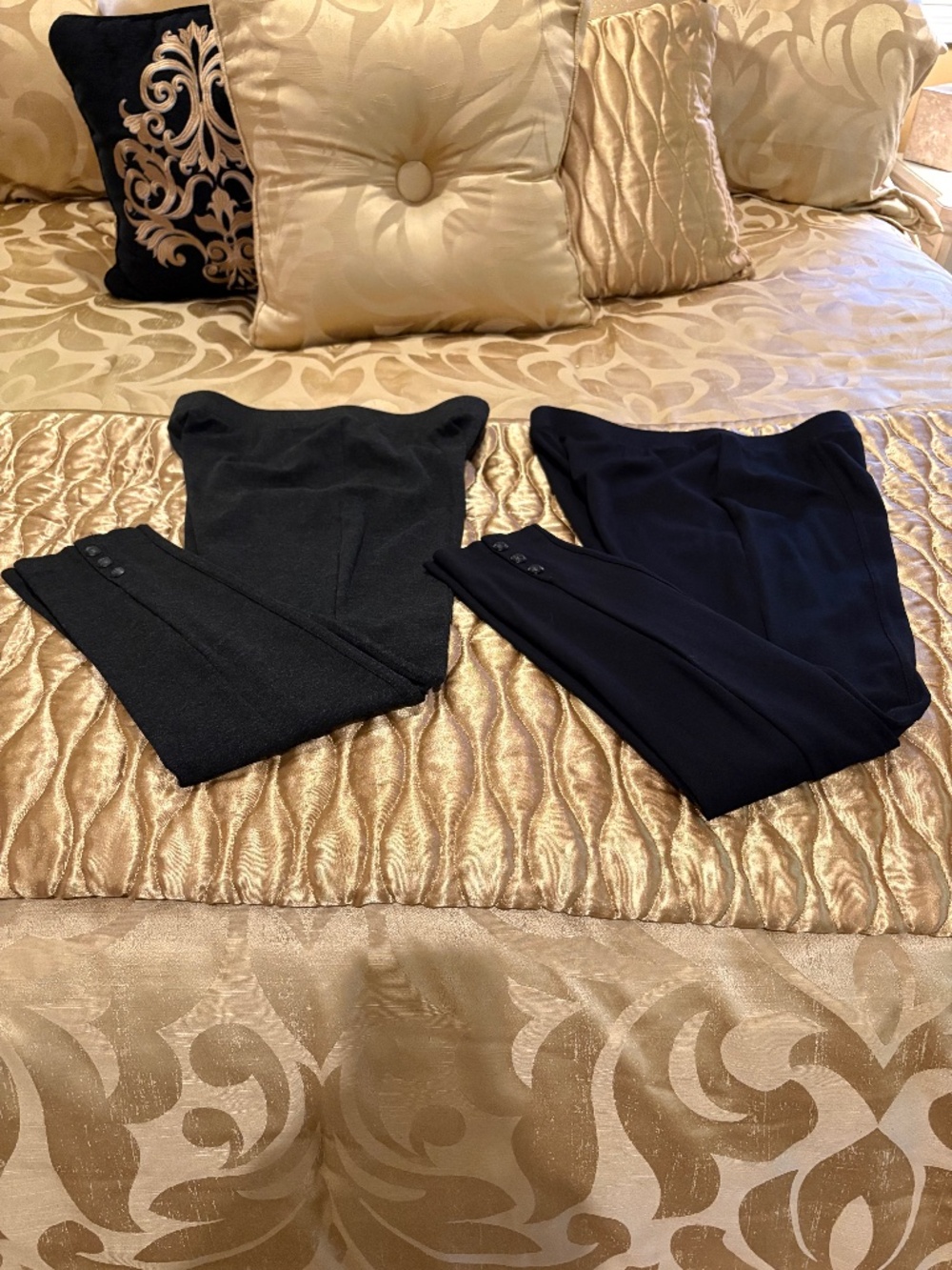 TALBOTS 2 Pairs Front Seamed Leggings Black & Gray Buttons near Ankles Size M